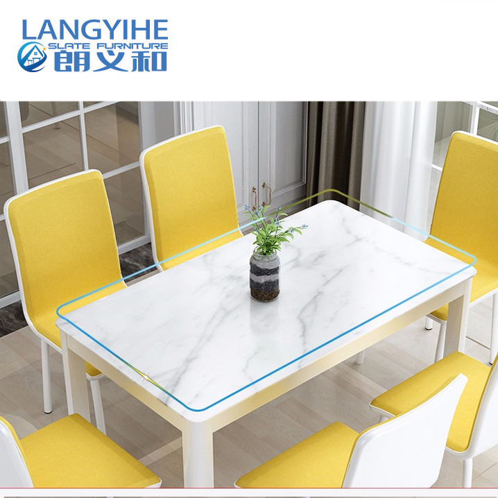 Sự kết hợp giữa bàn ăn và ghế bằng kính cường lực Bắc Âu
